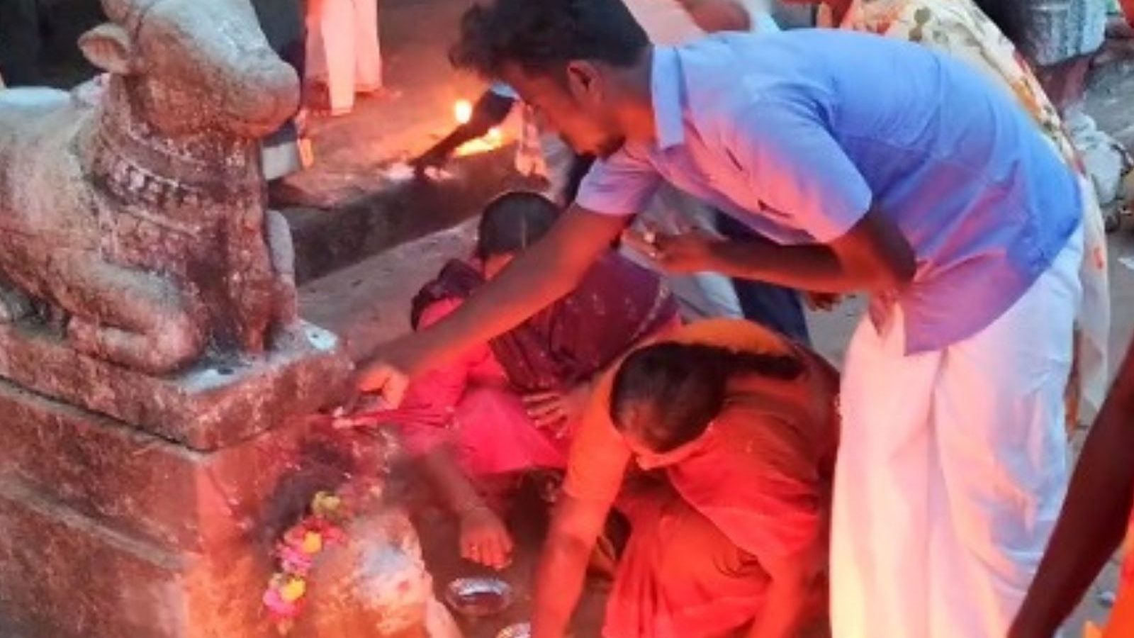 பிரசித்தி பெற்ற ரத்தினகிரீஸ்வரர் திருக்கோவில் கிரிவலம்... பல்லாயிரக்கணக்கான மக்கள் பக்தி முழக்கம் (படங்கள்)