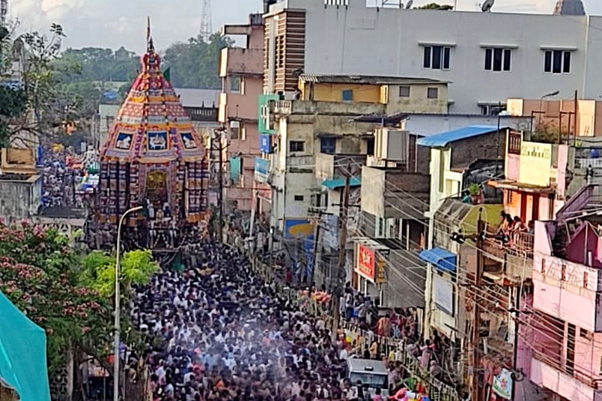 தஞ்சை பெரியகோவில் சித்திரை திருவிழா தேரோட்டம்