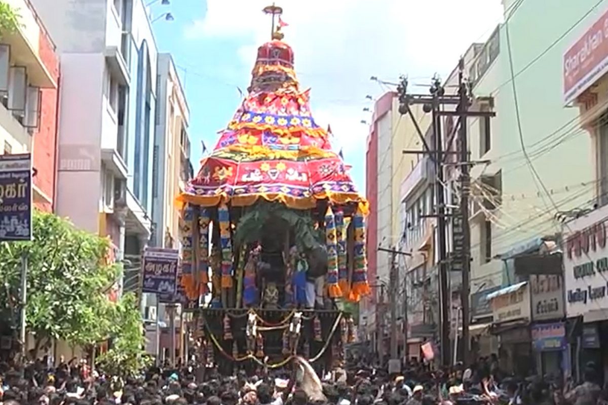 தூத்துக்குடியில் தேரோட்டம் : பாஜக, திமுக அமைச்சர்கள் பங்கேற்பு