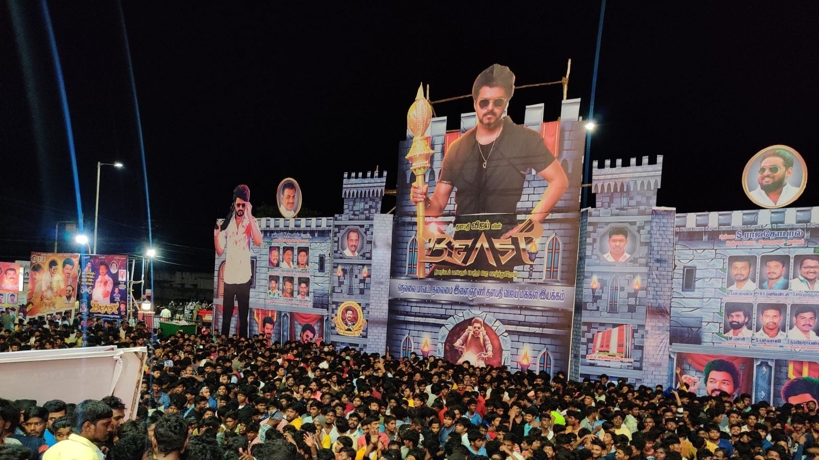 பீஸ்ட் FDFS : திருவிழா போல் கொண்டாடிய விஜய் ரசிகர்கள்...