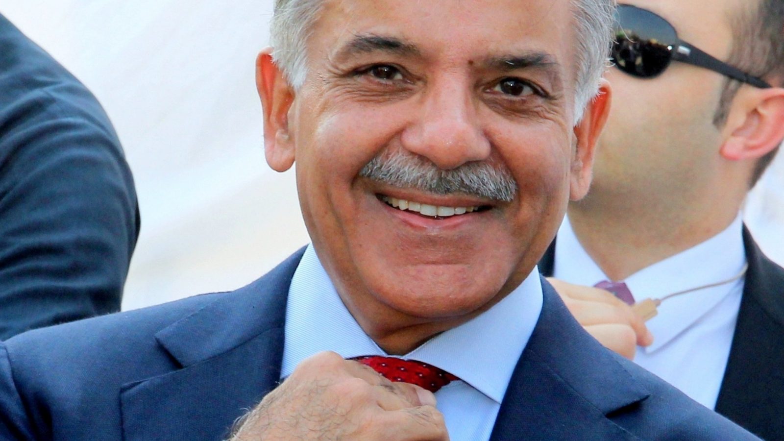 பாகிஸ்தானின் அடுத்த பிரதமராக தேர்வு செய்யப்பட எதிர்க்கட்சி தலைவர் ஷபாஸ் ஷரீபிற்கு அதிக வாய்ப்பு...