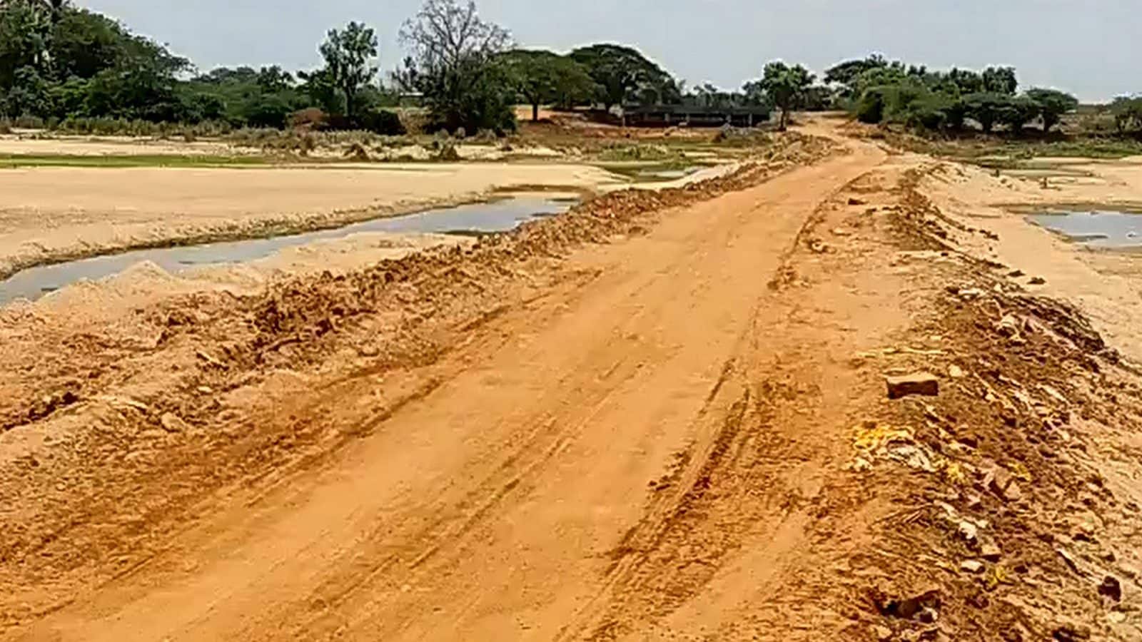 எம்.சாண்ட் ஒப்பந்தம் போட்டு வெண்ணாற்றில் மண் எடுப்பதா.. கோடிகளில் மோசடி? - விவசாயிகள் குற்றச்சாட்டும் அதிகாரிகளின் விளக்கமும்