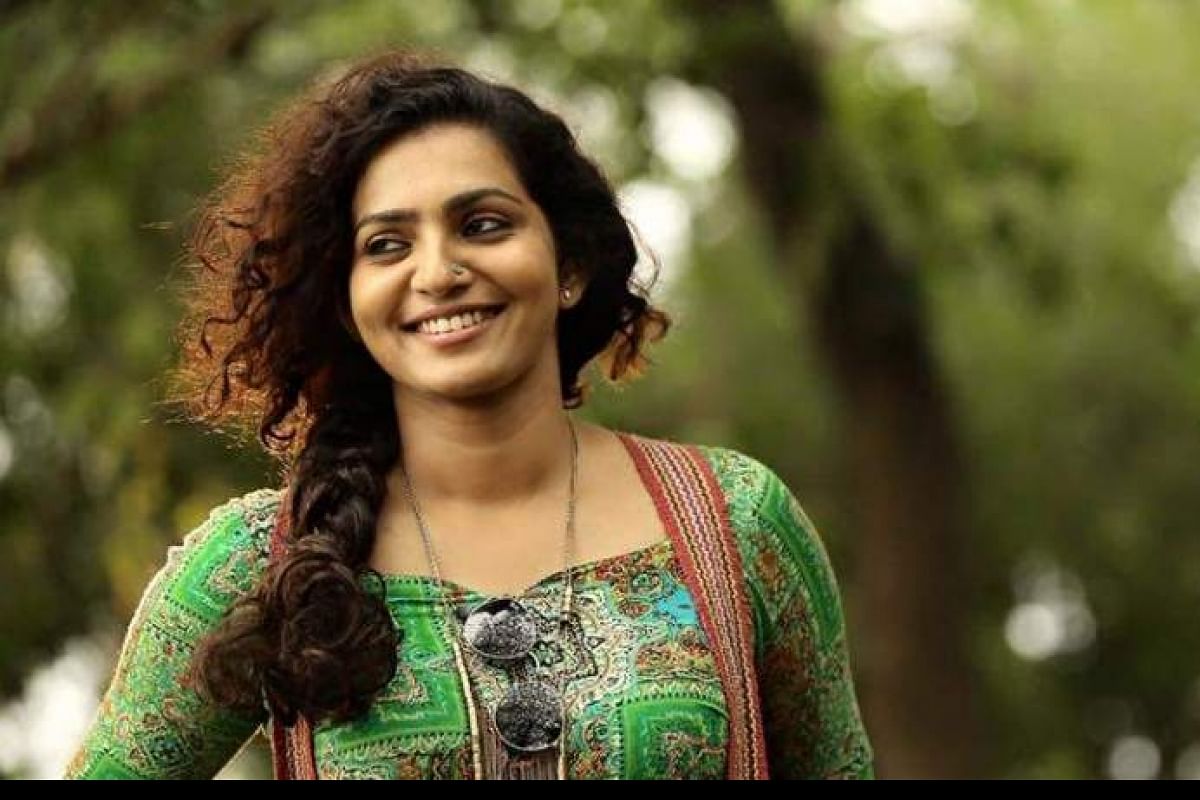  #MeToo இயக்கம் இந்தியாவை அடைவதற்கு முன்பே, 2017-ஆம் ஆண்டு ஒரு பெண் நடிகை கடத்தப்பட்டு பாலியல் வன்கொடுமை செய்யப்பட்டதாகக் கூறப்படும் குற்றச்சாட்டிற்குப் பிறகு, பார்வதியும் அவரது சகாக்களும் திரைப்படத் துறையில் பெண்களின் பாதுகாப்பை உறுதி செய்வதற்கான வழிகளை முன்னெடுத்தனர். பெண்கள் வெளியில் வந்து பேசுவதற்கும், தவறான உறவுகளுடனான தங்களது போராட்டங்களை சரிசெய்யவும், நச்சுத்தன்மையுள்ள ஆண்களை இயல்பாக்குவதில் சினிமா வகிக்கும் பங்கை அதிகப்படுத்துவதிலும் அதிகம் மெனக்கெட்டார் பார்வதி.