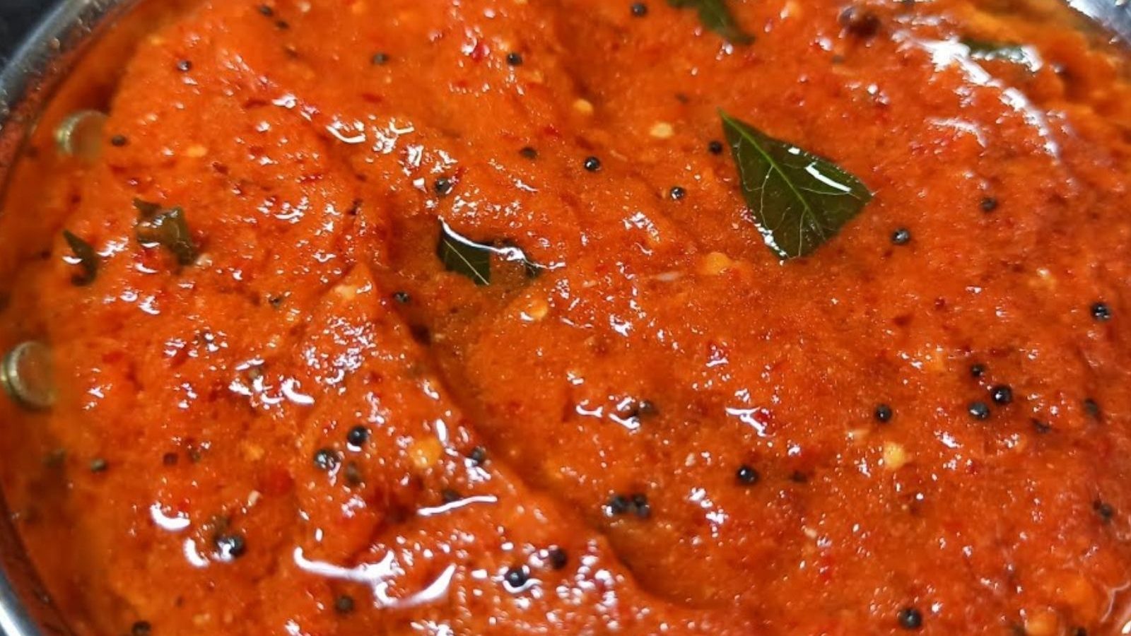 ரோட்டுக்கடை தக்காளி சட்னி மிகவும் பிடிக்குமா..? அதே பக்குவத்தில் வீட்டில் செய்ய ரெசிபி..!