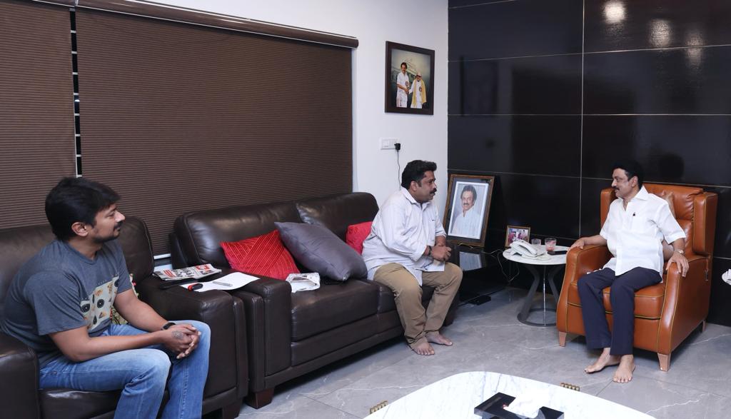 Director Seenu Ramasamy meets Tamil Nadu CM MK Stalin, seenu ramasamy, seenu ramasamy udhayanidhi stalin, seenu ramasamy native place, seenu ramasamy next movie, seenu ramasamy family, seenu tamil movie watch online, seenu ramasamy wiki, kanne kalaimaane, சீனு ராமசாமி, சீனு ராமசாமி உதயநிதி ஸ்டாலின், சீனு ராமசாமி அடுத்தப்படம், mk stalin net worth, mk stalin whatsapp number, mk stalin twitter, mk stalin contact number, mk stalin cast tamil, mk stalin wife, m.k. stalin images, mk stalin new photos