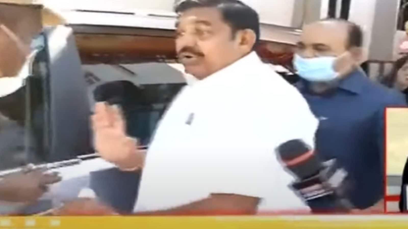 உதயநிதி ஸ்டாலின் காரில் ஏற முயன்ற எடப்பாடி பழனிசாமி