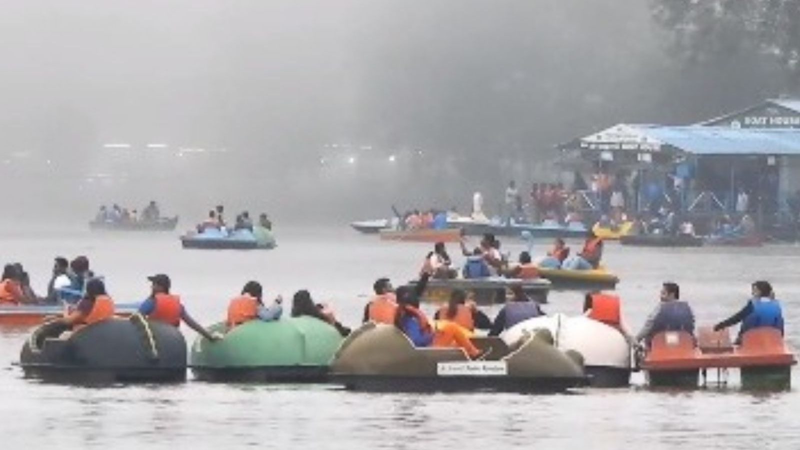 எழில் கொஞ்சும் மலைகளின் இளவரசி.. கொடைக்கானலை நோக்கி படையெடுக்கும் சுற்றுலாப்பயணிகள்!