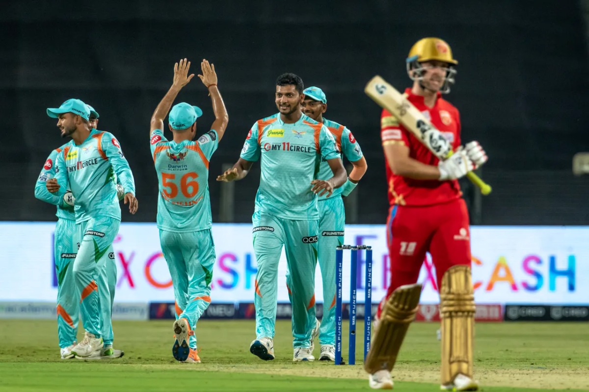  லியாம் லிவிங்ஸ்டோன் ரவி பிஷ்னோய்க்கு எதிராக இரண்டு சிக்ஸர்களை அடித்தார், ஆனால் மொஹ்சின் கானின் மெதுவான பந்தில் பலியாகினார்.