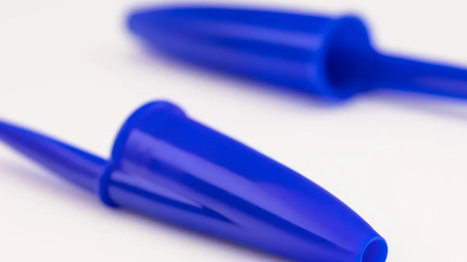 பேனாவின் மூடிகளில் துளை இருப்பது ஏன்? உயிரை காப்பாற்றும் ஆச்சரிய காரணம்