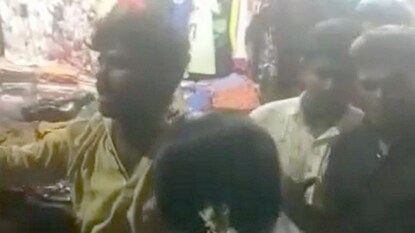 இளைஞருக்கு தர்ம அடி கொடுத்த பொதுமக்கள்
