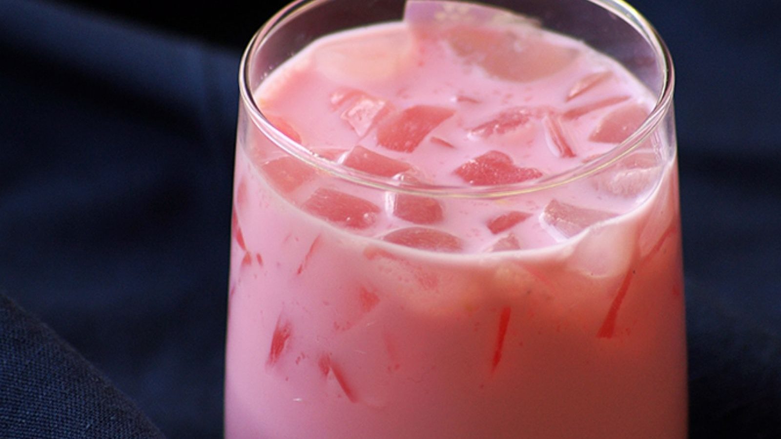 எப்போதும் குடிக்கும் ரோஸ் மில்க்கை ஒரு முறை இப்படி வித்தியாசமாக செய்து பாருங்கள்....