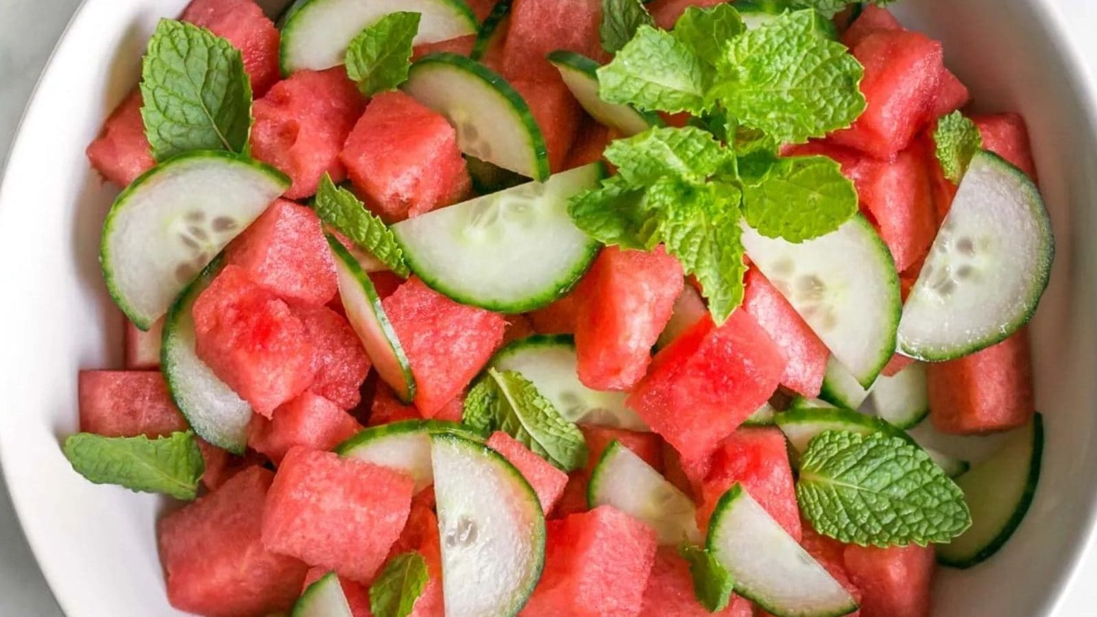 தர்பூசணியை அப்படியே சாப்பிடுவதை விட இப்படி சாலட் செய்து சாப்பிடுங்கள்... இதை விட பெஸ்ட் இருக்காது..!