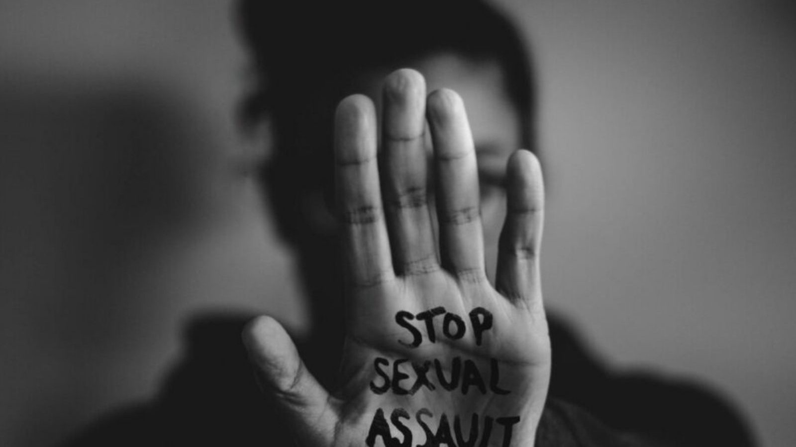 பேட் டச்! சிறுமி மார்பகத்தை தொட்டாலும் குற்றமே... போக்சோ வழக்கில்  நீதிமன்றம் தீர்ப்பு