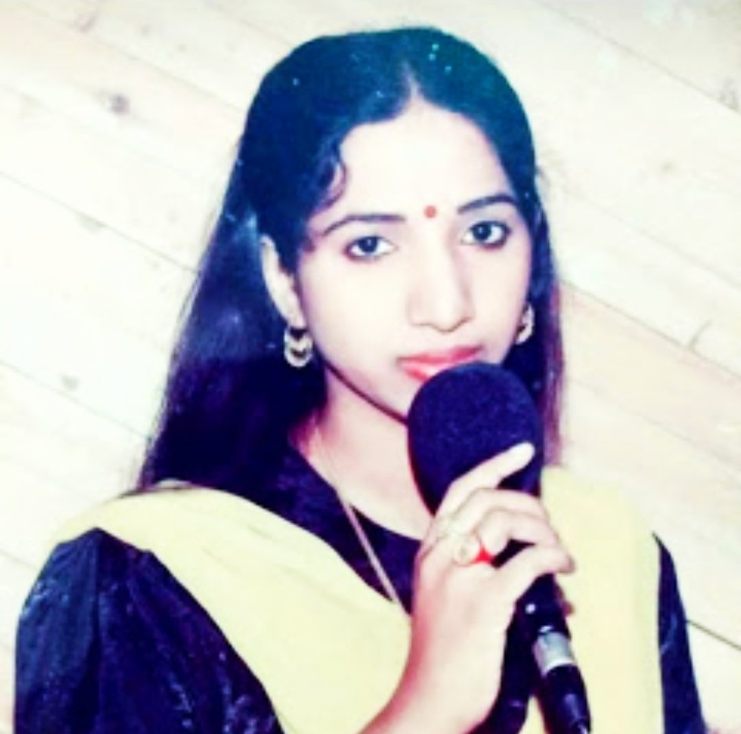  ஏ.ஆர்.ரஹ்மானின் இசையில் ’கருத்தம்மா’ திரைப்படத்தில் ஸ்வர்ணலதா பாடிய "போறாளே பொன்னுத்தாயி’ பாடல் அவரின் உச்சம் என சொல்லலாம். ஆம் ஸ்வர்ணலதாவின் சோகம் பிழியும் குரல்.... நெஞ்சை கரைய வைத்து இதயத்தை கணக்க வைத்திருக்கும். இந்த பாடலுக்காக சிறந்த பாடகிக்கான தேசிய விருதையும் வென்றார் ஸ்வர்ணலதா"இன்னிசை மட்டும் இல்லையென்றால் நான் என்றோ என்றோ இறந்திருப்பேன் " என ஸ்வர்ணலதா பாடியது போலவே இன்னிசை இருக்கும் வரை ஸ்வர்ணலதா இசை ரசிகர்களின் உள்ளத்தில் இசையாய் வாழ்ந்து கொண்டுதானிருப்பார்.