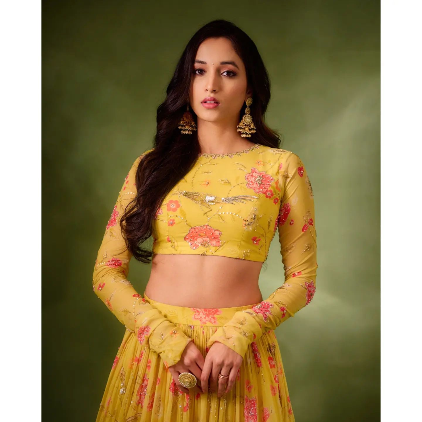  முதல் பாகத்தை விட இரண்டாம் பாகத்தில் கூடுதல் பிரம்மாண்டம் சேர்க்கப்பட்டுள்ளதால் ரசிகர்கள் கொண்டாடும் படமாக கே.ஜி.எஃப் 2 அமைந்துள்ளது.