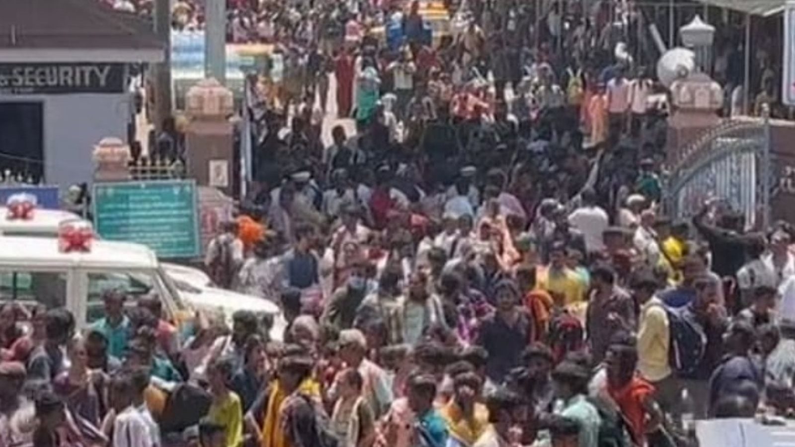 Tirupati | திருப்பதி திருமலை ஹவுஸ் புல்... திரும்பிய பக்கமெல்லாம் மனித தலைகள்தான்...