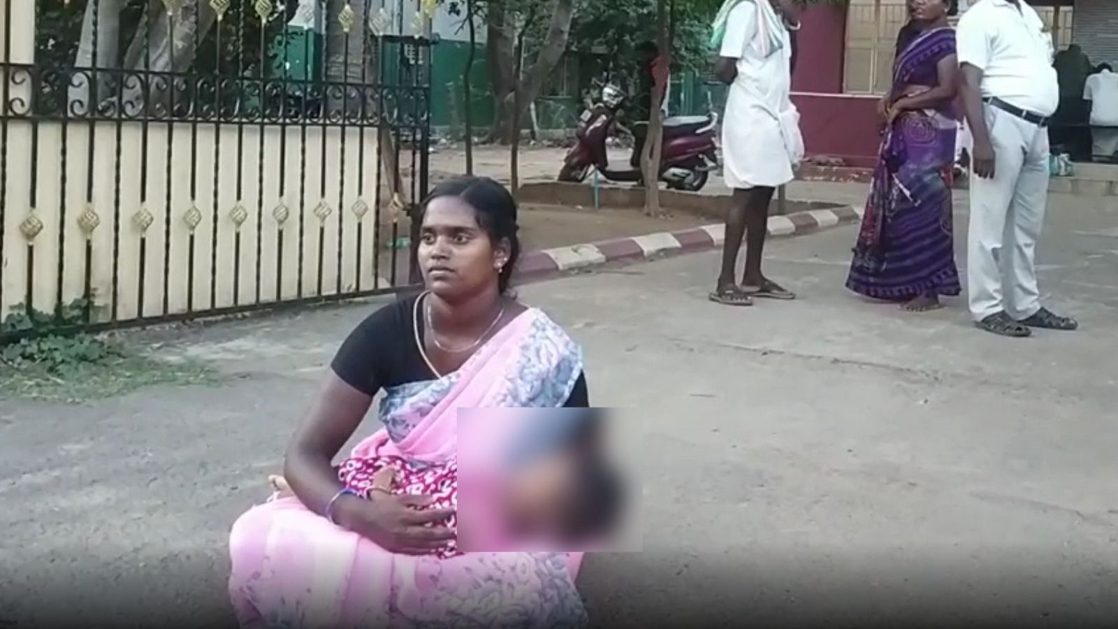 பெண் குழந்தை வேண்டாம்.. முதல் மனைவி இருக்கும்போதே 2வது திருமணம்: காவல் நிலையத்தில் பெண் தர்ணா