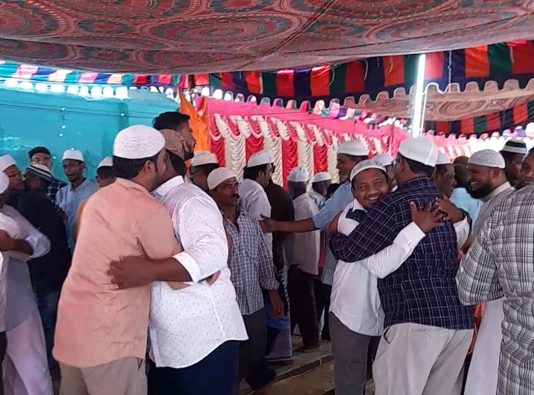 நாமக்கல்லில் ஊர்வலமாக சென்று சிறப்பு தொழுகையில் ஈடுபட்ட இஸ்லாமியர்கள்