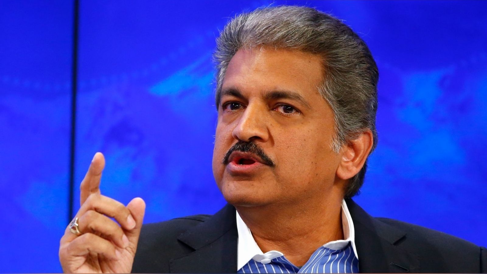 தமிழ் எழுத்துக்கள் மூலம் ஓவியம்.. வியந்து பாராட்டிய ஆனந்த் மகேந்திரா