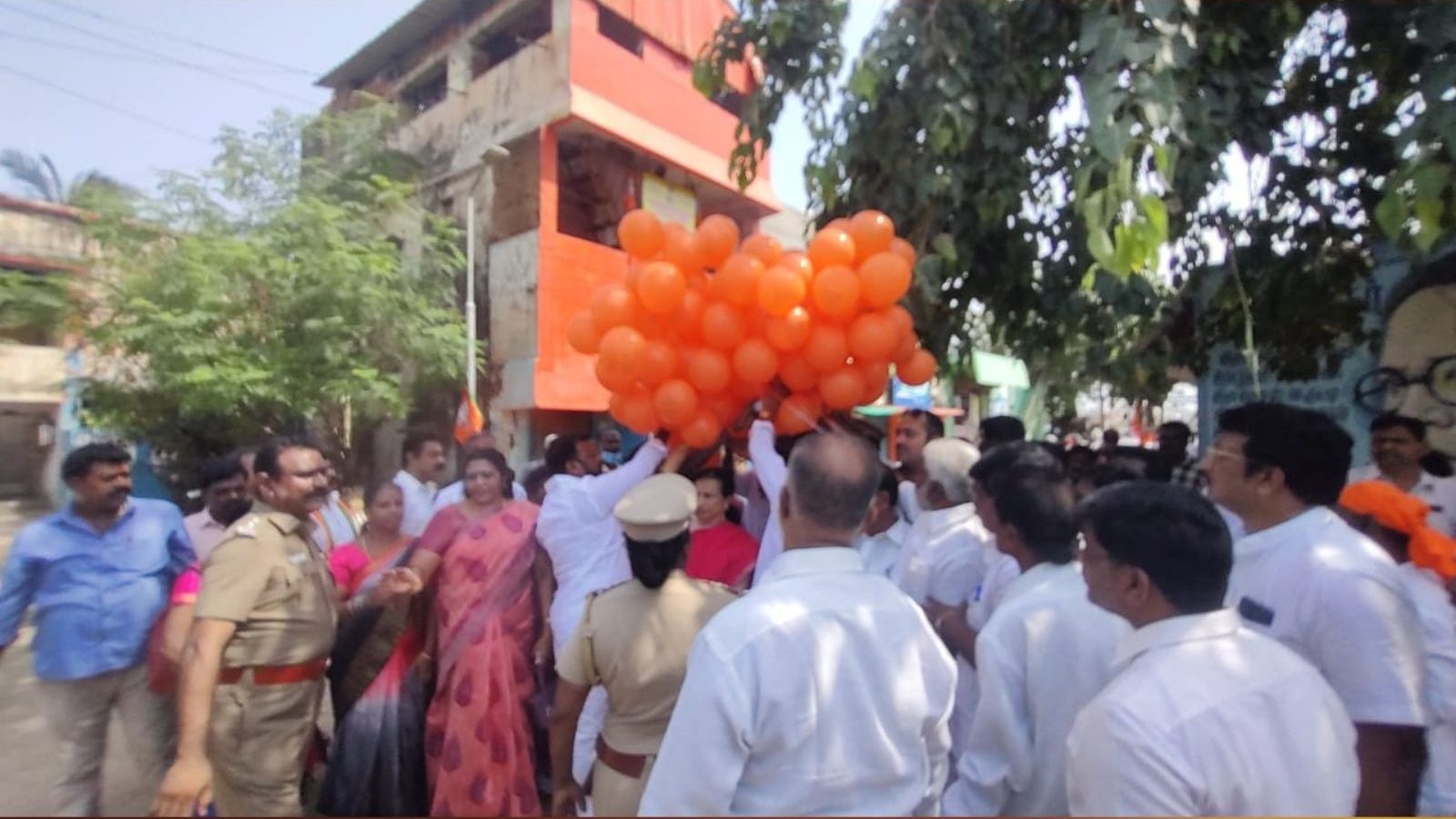 வணக்கம் மோடி வாங்க மோடி..! - பாஜக ஏற்பாடு செய்த பலூன் பறக்கவிடும் நிகழ்ச்சிக்கு காவல்துறை தடை