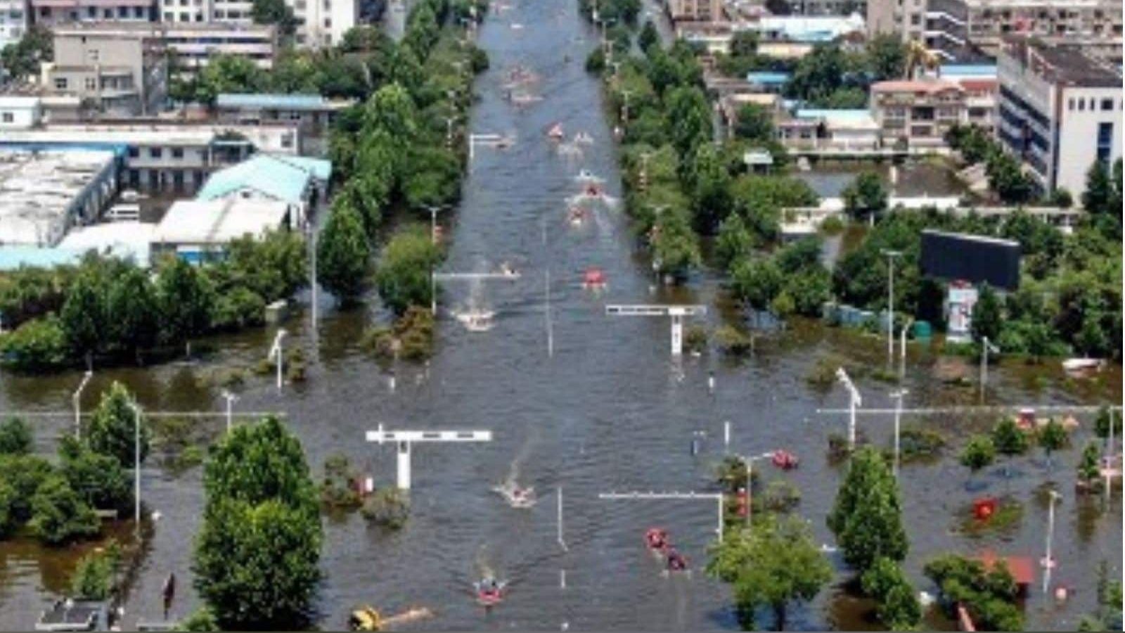 சீனாவில் கடும் வெள்ள பாதிப்பு - 15 பேர் பலி, அவசர நிலை பிறப்பித்து அரசு உத்தரவு