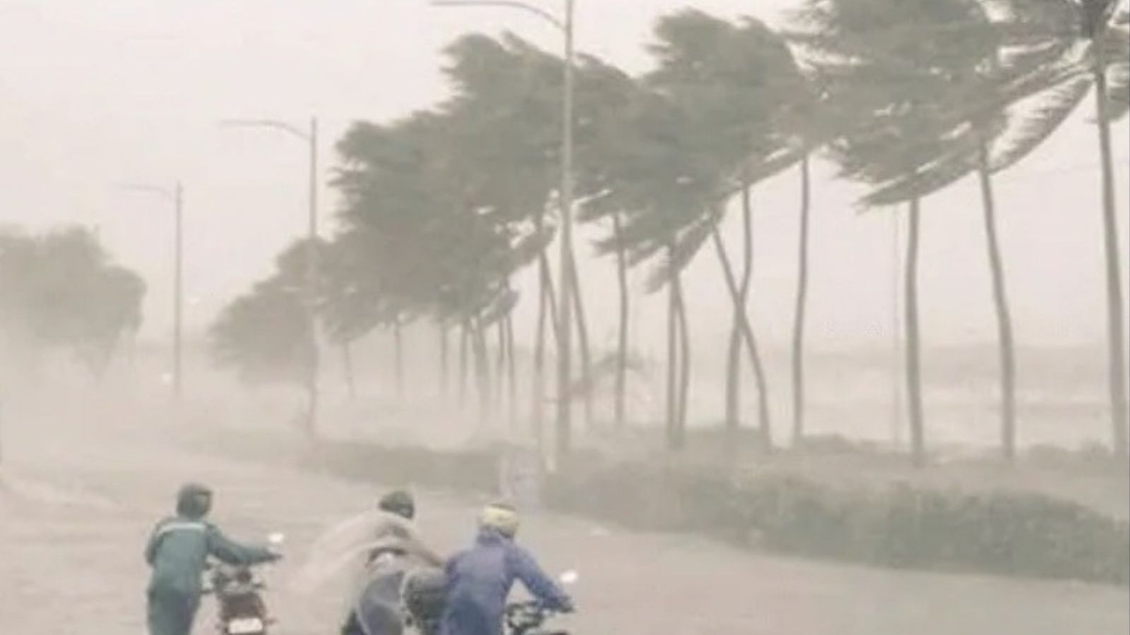 வங்கக்கடலில் குறைந்த காற்றழுத்த தாழ்வு பகுதி... அதீத கனமழைக்கு வாய்ப்பு - இந்திய வானிலை ஆய்வு மையம் தகவல்