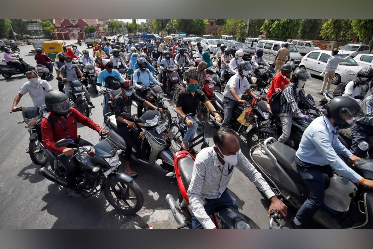 ஒழுங்காக ஹெல்மெட் அணியவில்லை என்றாலும் அபராதம்