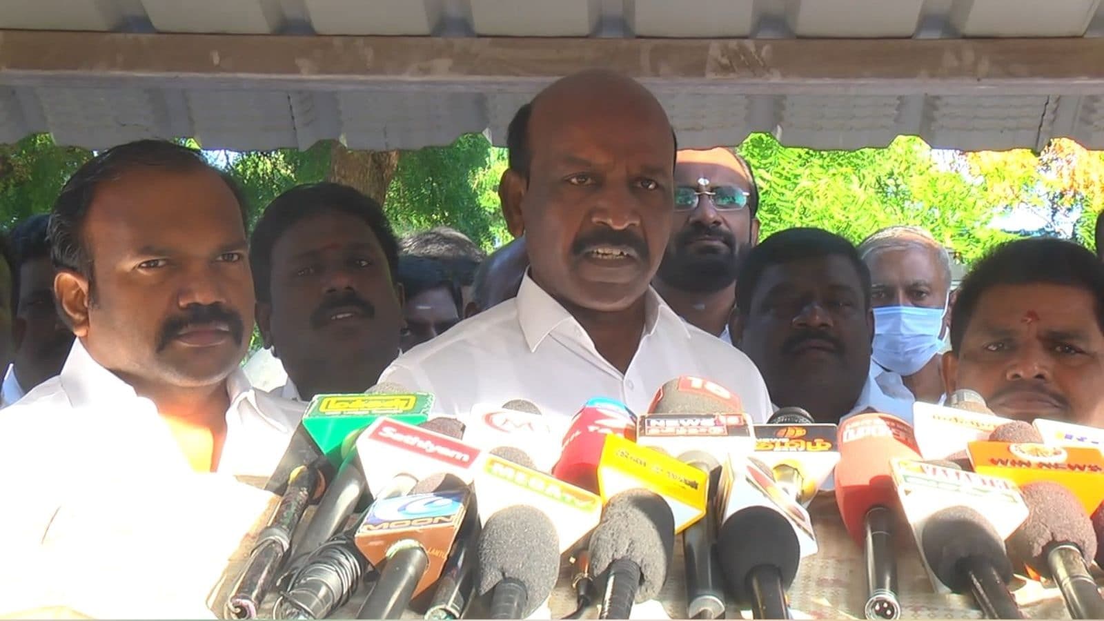 பெட்ரோல், டீசல் விலையை உயர்த்துவது மத்திய அரசு, குறைப்பது மாநில அரசா? - அமைச்சர் மா.சு கேள்வி