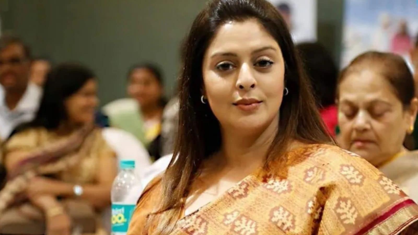 மாநிலங்களவை எம்பி ஆக எனக்கு தகுதி  இல்லையா.. காங்கிரஸ் மீது நடிகை நக்மா அதிருப்தி