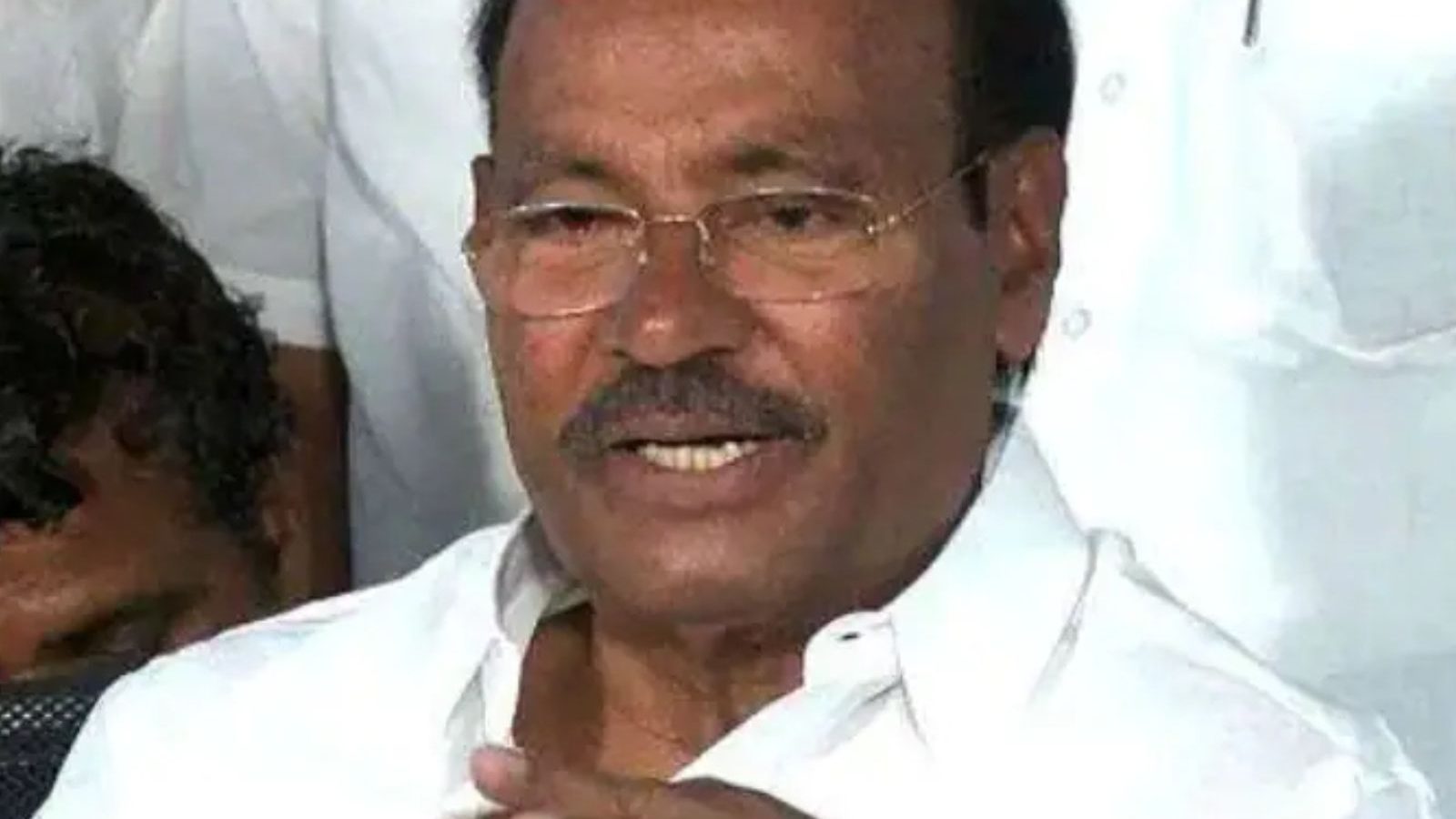 ஆண்டுக்கு ஒருமுறை மின்கட்டண உயர்வா.? மக்களை கசக்கி பிழியாதீங்க