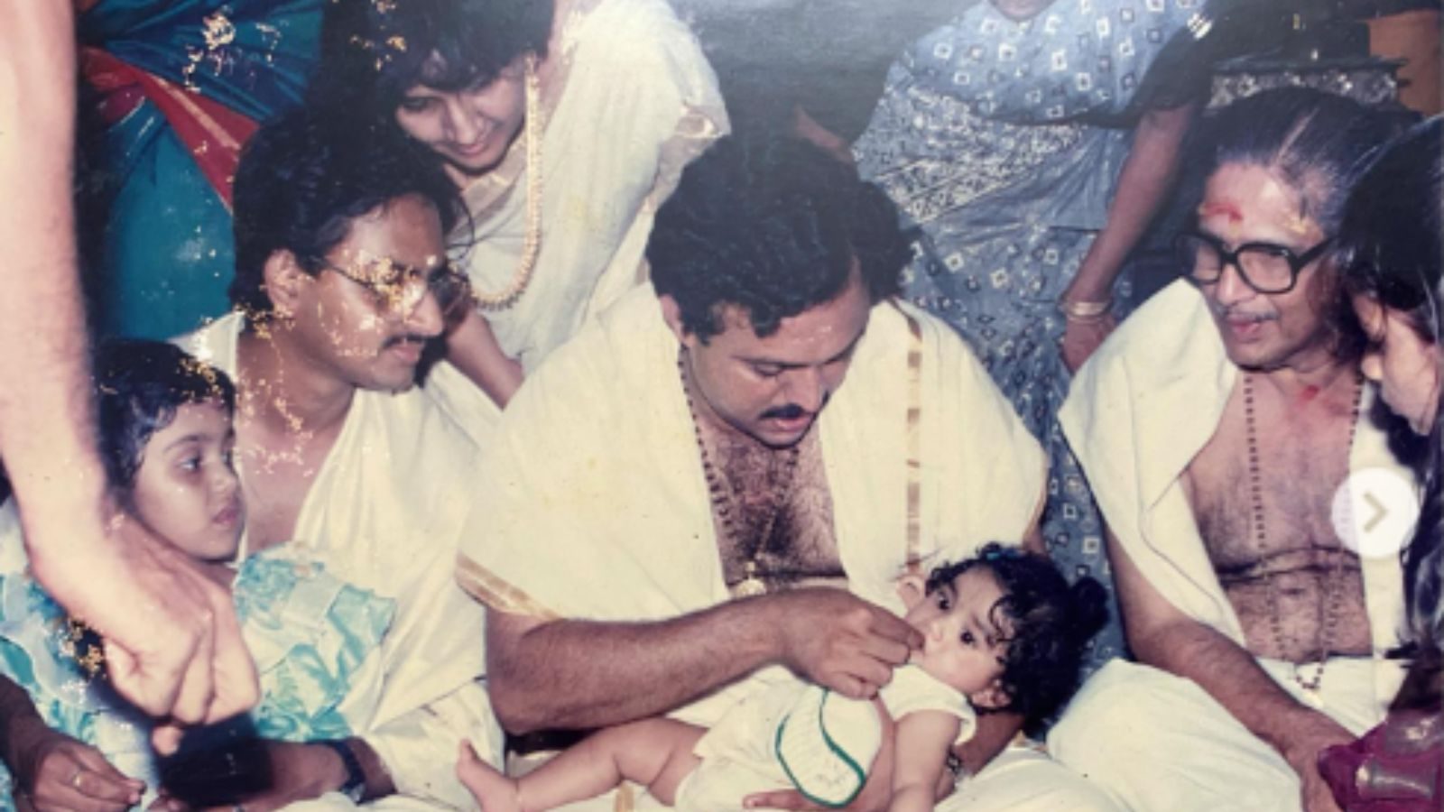 கதாநாயகியாக தமிழ், தெலுங்கு திரையுலகை கலக்கும் இந்த சிறுமி யார் தெரிகிறதா?