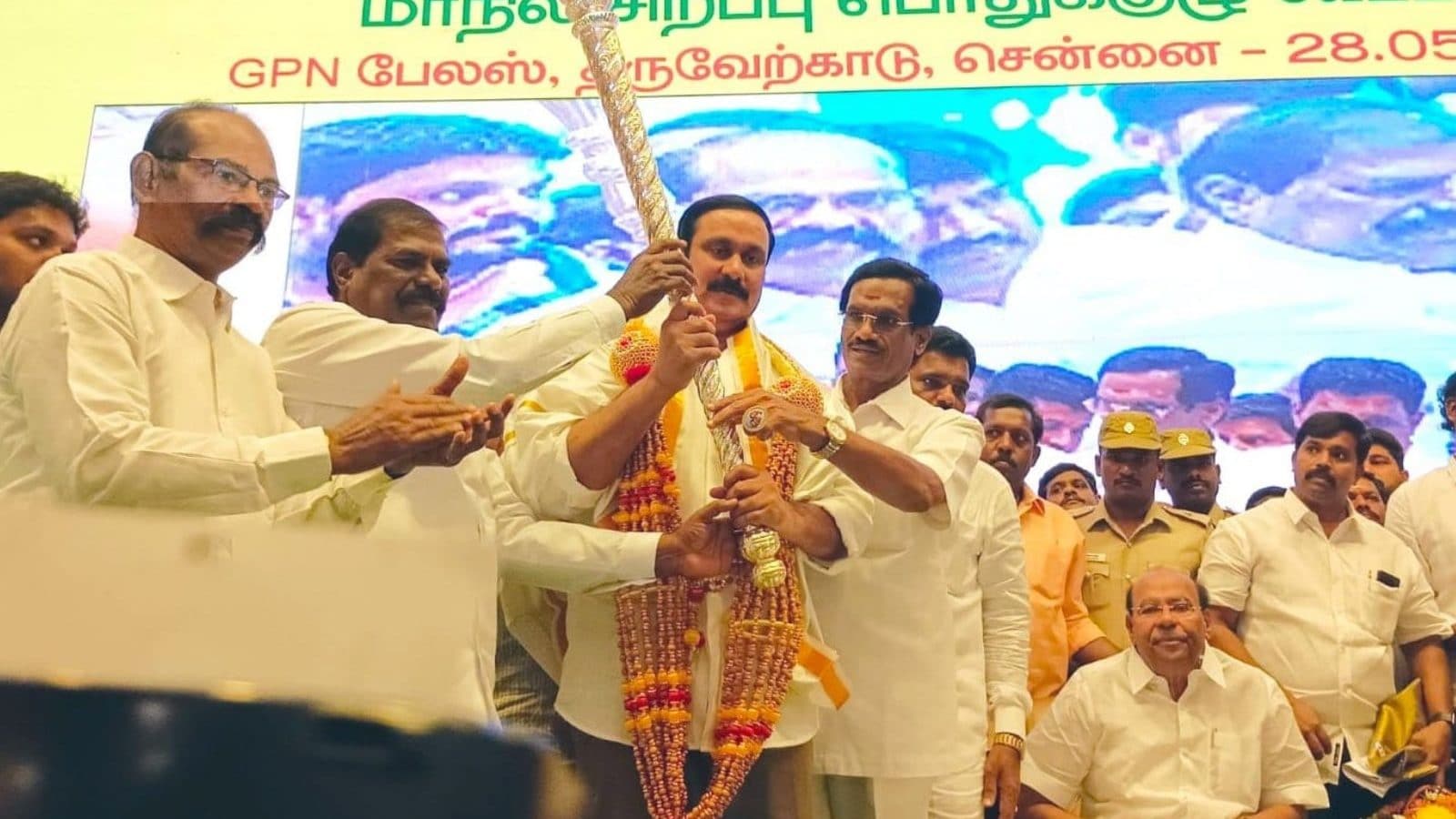 பாமக தலைவராக அன்புமணி தேர்வு: பொதுக்குழுவில் தீர்மானம்