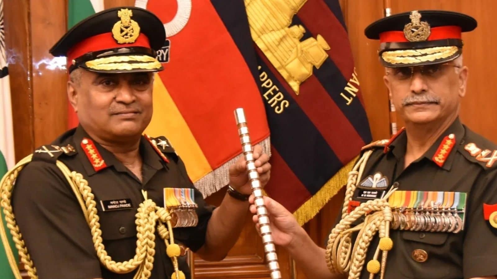 இந்தியாவின் புதிய தளபதி... லெப்டினன்ட் ஜெனரல் மனோஜ் பாண்டே பதவியேற்பு