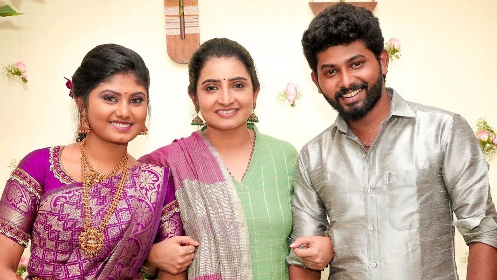 பாண்டியன் ஸ்டோர்ஸ் நடிகர் வீட்டில் திருமணம்.. குவியும் வாழ்த்துக்கள்!