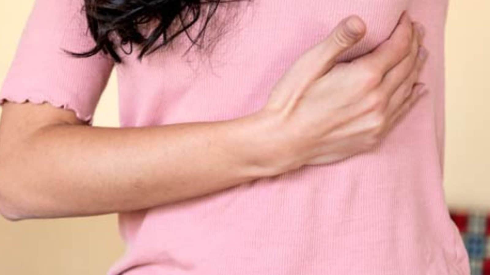 பெண்களின் மார்பின் முலைக்காம்புகளை சுற்றி புடைப்புகள் போன்று இருந்தால் ஆபத்தா..? எதனால் வருகிறது..?