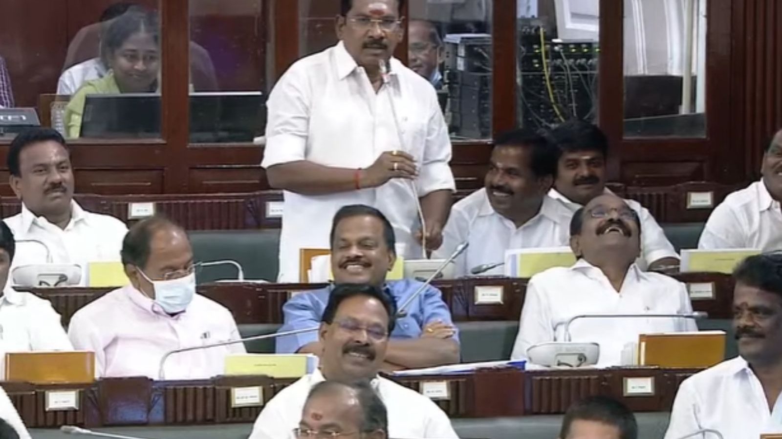 கேள்வி கேட்க எழுந்த செல்லூர் ராஜு... சபாநாயகரிடம் முறையிட்ட துரைமுருகன்.. பேரவையில் சிரிப்பலை