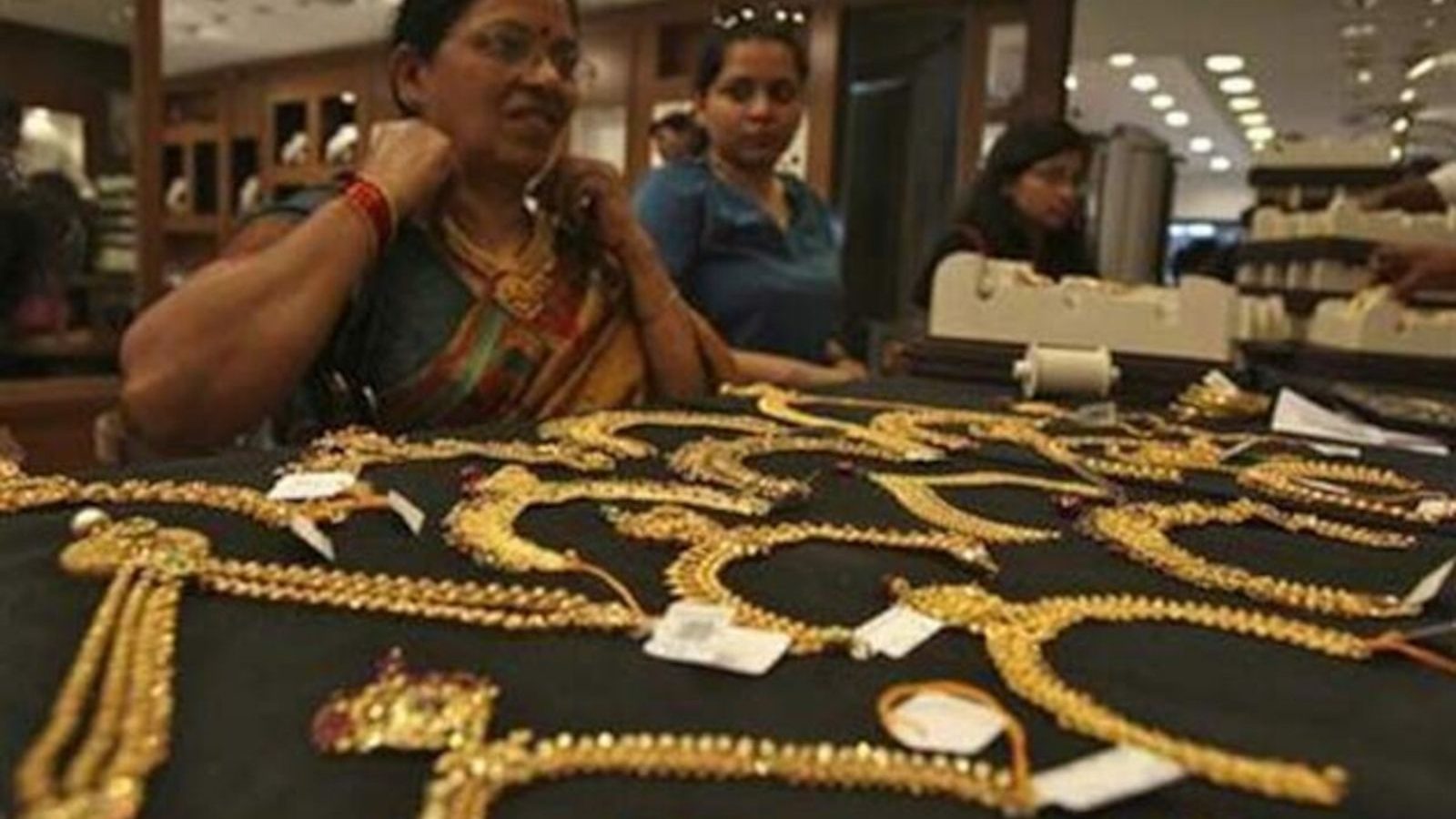 Gold Rate : தங்கம் விலை சவரனுக்கு ரூ.520 அதிரடியாகக் குறைந்தது... இன்றைய (ஜூலை 6, 2022) நிலவரம்