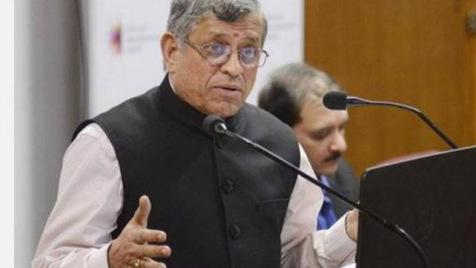 ’எடப்பாடி பழனிச்சாமி தலைமையில் அதிமுக சிறிய கட்சியாக மாறிவிடும்’ : துக்ளக் ஆசிரியர் குருமூர்த்தி!