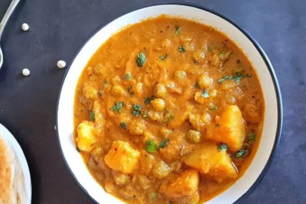 சப்பாத்திக்கு உருளைக்கிழங்கு பட்டாணி குருமா செஞ்சு பாருங்க