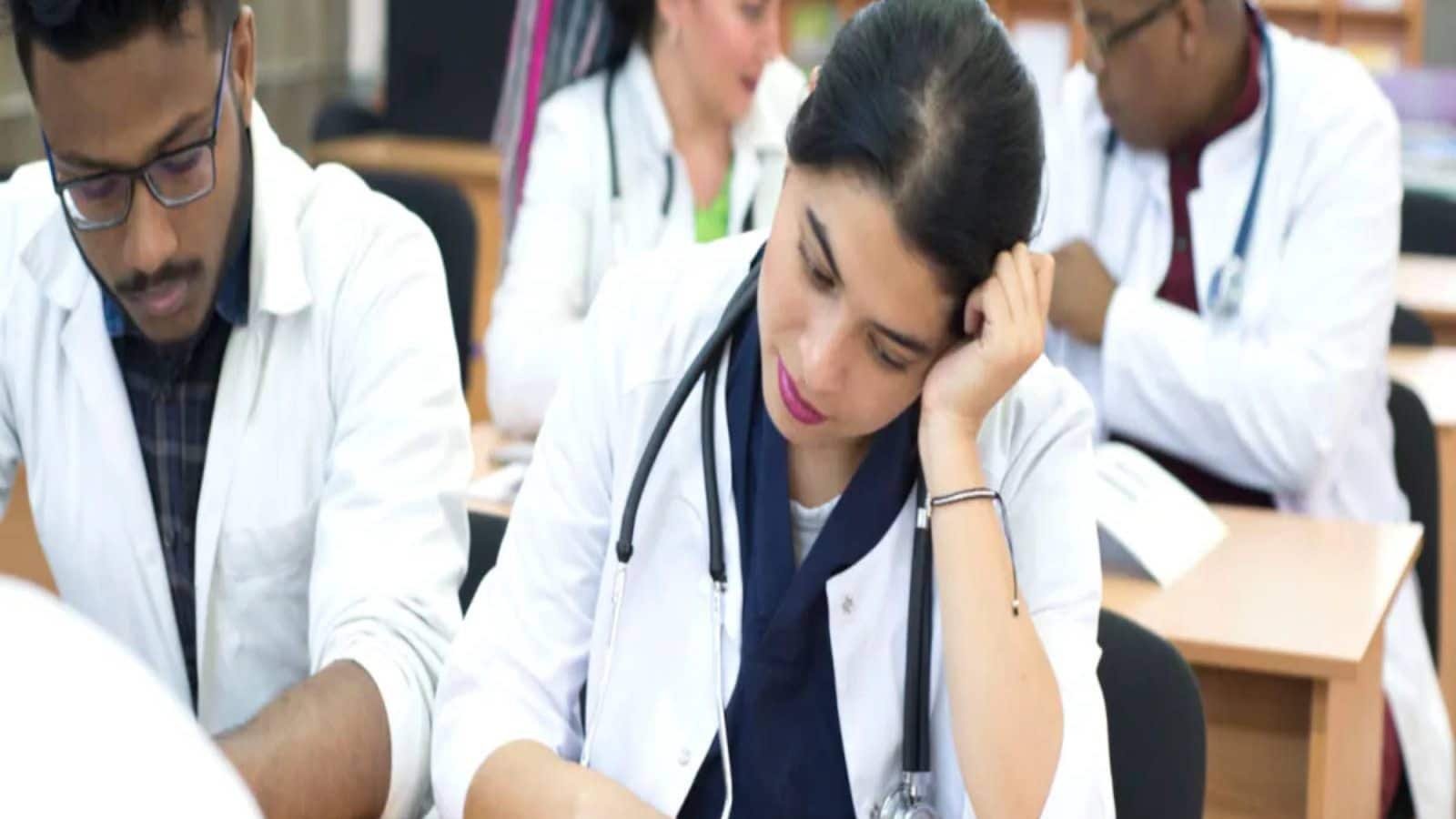 நீட் தேர்வுக்கான அட்மிட் கார்டு எப்போது வெளியாகும்?