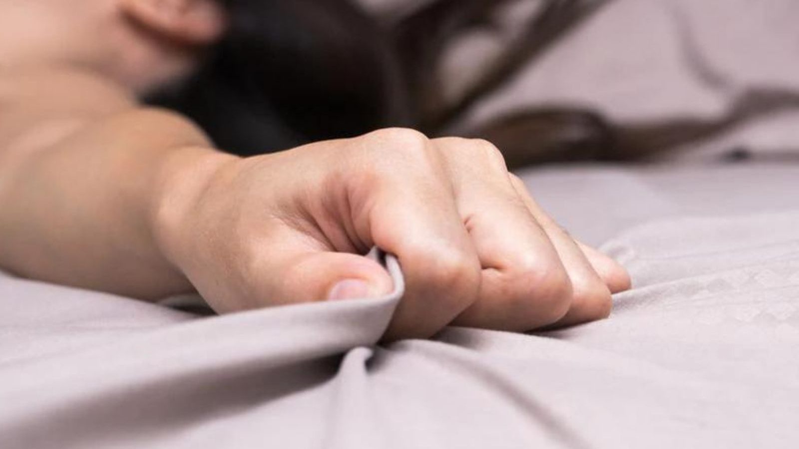 தாம்பத்திய உறவை இன்பமாக்கும் ஓரல் செக்ஸ்... இதை பற்றி நீங்கள் முழுமையாக தெரிந்துகொள்ள வேண்டியவை..!