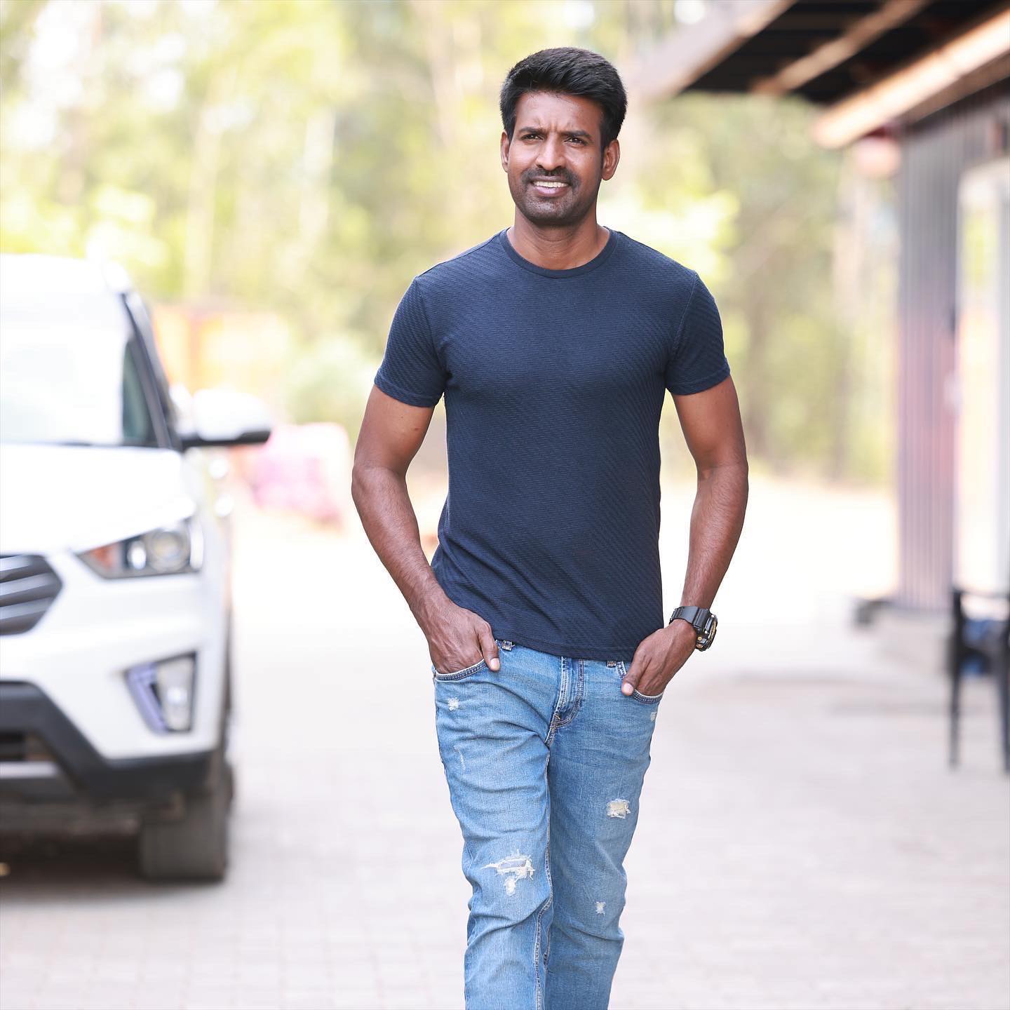  நடிகர் சூரி மதுரையை சேர்ந்தவர். இவருக்கு 44 வயதாகிறது. பல படங்களில் காமெடியனாக நடித்துள்ளார். முக்கியமாக சிவகார்த்திகேயன், சூரி காம்போவை ரசிகர்கள் மிகவும் விரும்பி பார்ப்பார்கள்.