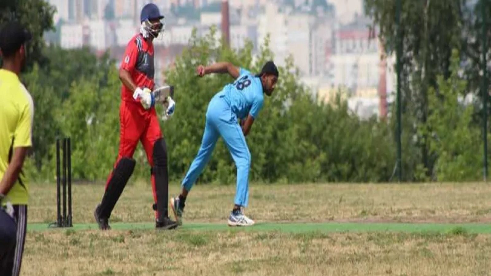 ரஷ்யா தாக்கினாலும் போர் அவலக்குரல்கள் கேட்டாலும் உக்ரைனில் கிரிக்கெட் உள்ளது