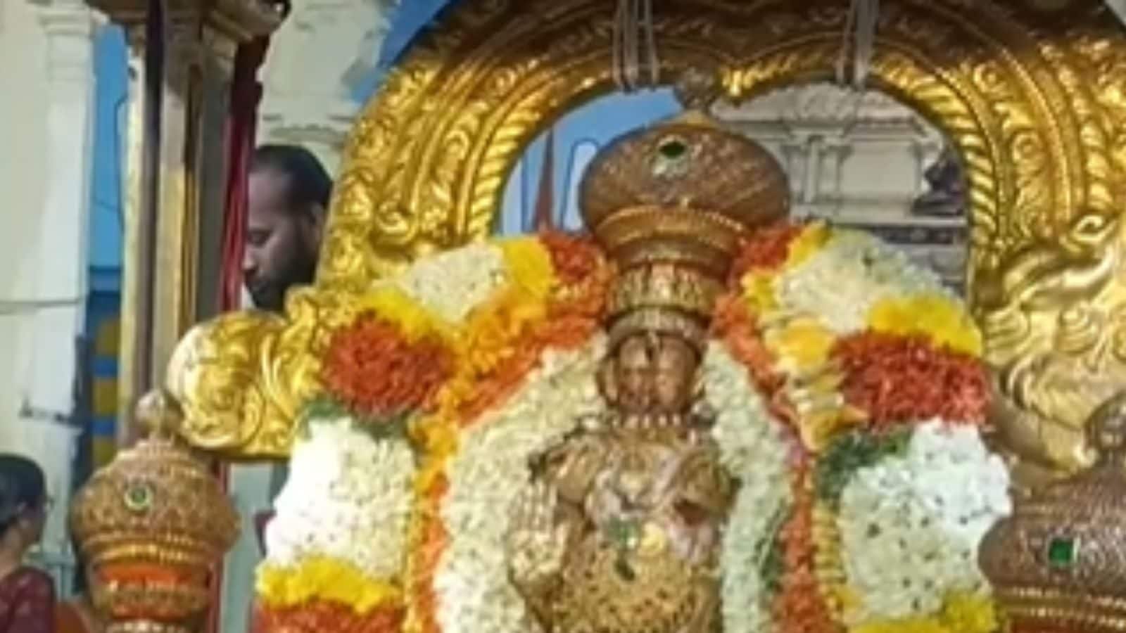 காஞ்சிபுரம் ஸ்ரீ வரதராஜ பெருமாள் கோவிலில் வேதபாராயணம் பாடுவதில் முந்தைய நிலையே தொடர வேண்டும் - உயர்நீதிமன்றம்