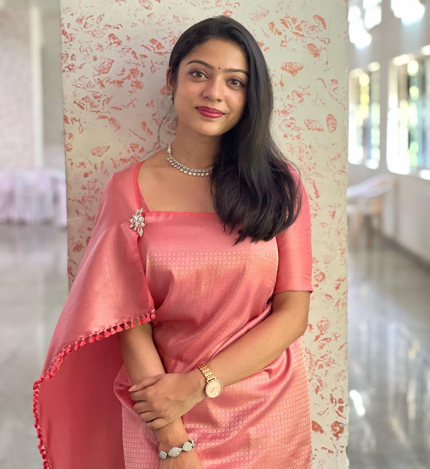  அந்த வகையில் கண் தானம் செய்த வர்ஷாவுக்கு ரசிகர்கள் தங்கள் வாழ்த்துகளை தெரிவித்து வருகின்றனர்.