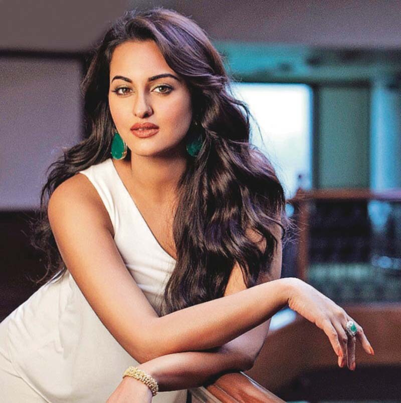 1078132 sonakshisinhahotsexyscansfromstardustsept copy 1459695674