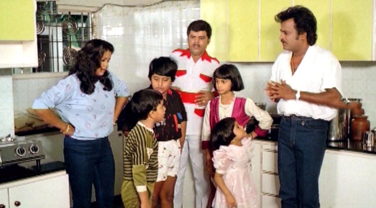  இந்த லைவ் ஆக்ஷன் வித் அனிமேஷன் காட்சியை இந்திய அனிமேஷனின் தந்தை எனப்படும் ராம் மோகன் அமைத்தார். இதற்காக 84,000 படங்கள் வரையப்பட்டன. இந்தப் படங்களின் தொகுப்புதான் அனிமேஷன் சித்திரங்கள் அசைவது போன்ற தோற்றத்தை ஏற்படுத்தின. ஏவிஎம் நிறுவனம் நினைத்தது போல் படத்தை குழந்தைகள் பெரிதும் விரும்பினர். குடும்பம் குடும்பமாக திரையரங்கில் சென்று படத்தைப் பார்த்தனர். 175 நாள்கள் ஓடி ராஜா சின்ன ரோஜா சாதனை படைத்தது.
