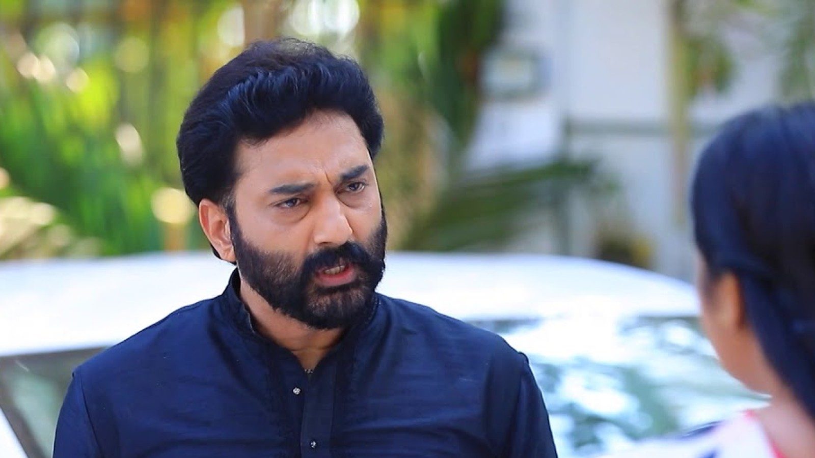 மெளன ராகம் சீரியலில்  சத்யா - வருணை சேர்த்து வைக்க போவது இவர் தானா?