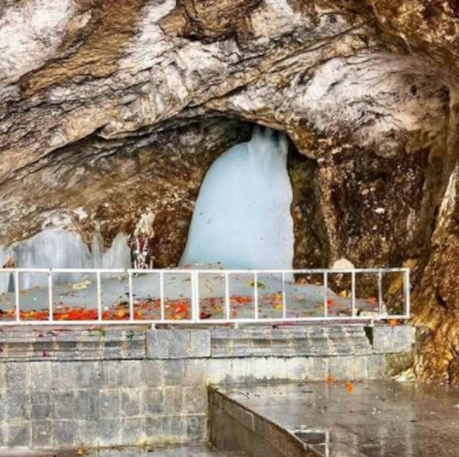  43 நாட்கள் யாத்திரை நடக்கிறது. வழக்கம்போல், ரக்ஷாபந்தன் பண்டிகையன்று யாத்திரை முடிவடையும். கொரோனா கட்டுப்பாடுகளுடன் யாத்திரை நடைபெறும் என்று ஆளுநர் மனோஜ் சின்கா தெரிவித்துள்ளார்.