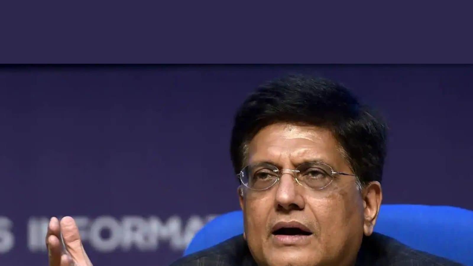 அரசோடு தனியார் இணைந்து தளவாடச் செலவை குறைக்க வேண்டும் - பியூஷ் கோயல்!